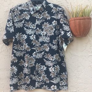 BNWT Island Shores Hawaiian Button Down Shirt